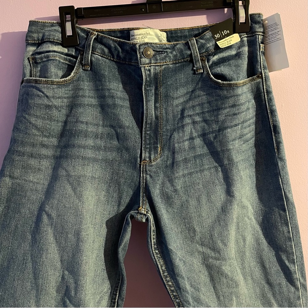 New Abercrombie & Fitch Ankle Jean High Rise.